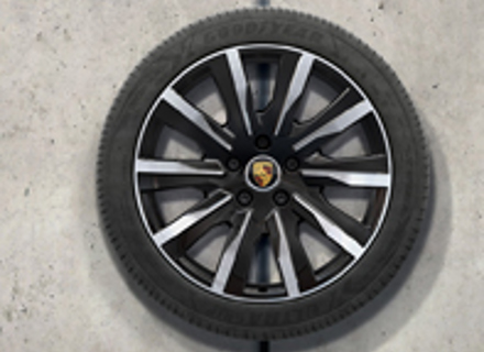 20' Taycan Tequipment Design Jantes en alliage et pneus d'hiver Porsche d'origine - 9J1073600H 20' Taycan Tequipment Design Jantes en alliage et pneus d'hiver Porsche d'origine - 9J1073600H