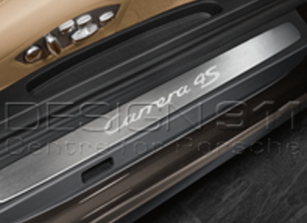 Garnitures de bas de caisse en acier inoxydable avec logo. Porsche 991 (911) 2014>> - 99104480000, 99104480001, 99104480002, 99104480003, 99104480200, 99104480201, 99104480202, 99104480203, 99104480006, 99104480007, 99104480008, 99104480005, 99104480004