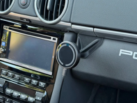 Smartphonehouder/oplader voor in het dashboardkastje. Porsche 997 en 987 - SQ0303313, SQ7787533R