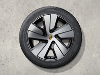 Set di ruote e pneumatici invernali Taycan S Aero da 19 pollici. Porsche Taycan (MK2) 2024>> - 9J1073603BB - 9J1073603BB Set di ruote e pneumatici invernali Taycan S Aero da 19 pollici. Porsche Taycan (MK2) 2024>> - 9J1073603BB - 9J1073603BB