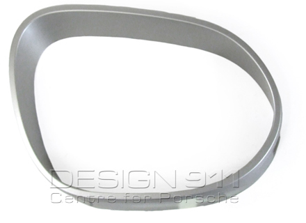 Uitlaatpijp Surround Cover. Porsche 957 Cayenne/S/Diesel - 95550583801U90, 95550583701U90