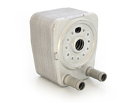 Radiatore dell'olio del radiatore sul motore. Porsche 955/957/958 Caienna - 95510702103, 95510702100, 95510702101, 95510702102 Radiatore dell'olio del radiatore sul motore. Porsche 955/957/958 Caienna - 95510702103, 95510702100, 95510702101, 95510702102