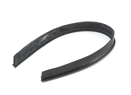 Guarnizione vano motore, anteriore. Porsche 911 1974-89 - 91150411302 - URO-008813, 1685800400 Guarnizione vano motore, anteriore. Porsche 911 1974-89 - 91150411302 - URO-008813, 1685800400