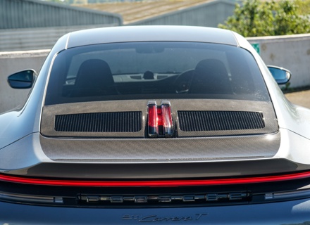 Tapa del motor con abertura para la tercera luz de freno. Porsche 992.2 - 992.26.09.VGC, 992.26.09.VGC(HB)