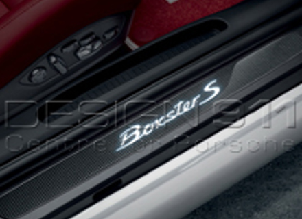 Embellecedores de estribos laterales en carbono con logotipo, iluminados. Porsche 981 Boxster / 718 (982) Boxster - 98104480030, 98104480031 Embellecedores de estribos laterales en carbono con logotipo, iluminados. Porsche 981 Boxster / 718 (982) Boxster - 98104480030, 98104480031