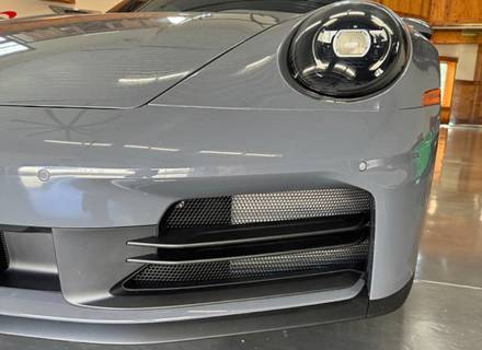 Grilles latérales du pare-chocs avant en treillis métallique. Porsche 992.2 Carrera 2 - 992.2STDGRILLES Grilles latérales du pare-chocs avant en treillis métallique. Porsche 992.2 Carrera 2 - 992.2STDGRILLES