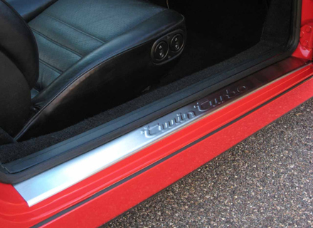 Dorpellijsten van roestvrij staal met TWIN TURBO-logo. Porsche 911/912/930 / 964/993 - SP03 Dorpellijsten van roestvrij staal met TWIN TURBO-logo. Porsche 911/912/930 / 964/993 - SP03