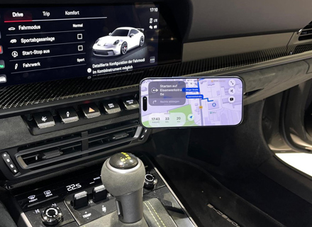 Smartphone holder and charger. Porsche 992