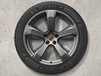 Cerchi in lega Macan Sport da 20' e pneumatici invernali originali Porsche - 95B044650C Cerchi in lega Macan Sport da 20' e pneumatici invernali originali Porsche - 95B044650C