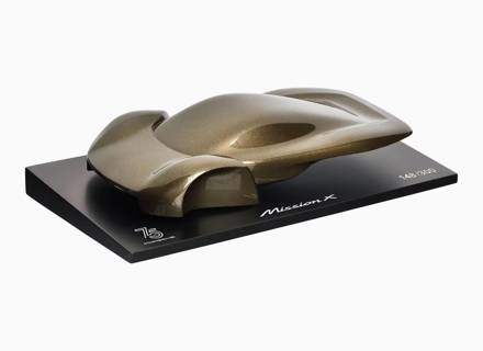Escultura del hipercoche Mission X: 75 años de la colección Porsche. Edición limitada Escultura del hipercoche Mission X: 75 años de la colección Porsche. Edición limitada