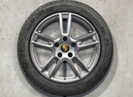 Cerchi in lega da 19' Panamera (971) e pneumatici invernali originali Porsche - 971044601A Cerchi in lega da 19' Panamera (971) e pneumatici invernali originali Porsche - 971044601A