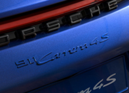 Stemma posteriore '911 CARRERA 4S', con primer. Porsche 992 (911) - 992044822041 Stemma posteriore '911 CARRERA 4S', con primer. Porsche 992 (911) - 992044822041