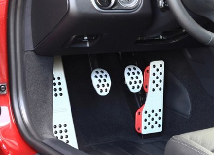 Jeu de pédales Rennline en aluminium 4 pièces avec poignée en caoutchouc. Porsche 991/ 981 - P71.60.101, P7160101 Jeu de pédales Rennline en aluminium 4 pièces avec poignée en caoutchouc. Porsche 991/ 981 - P71.60.101, P7160101