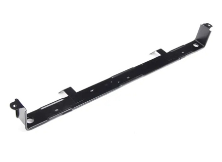 Unterer Halterahmen des mittleren Kühlers. Porsche 986 Boxster / 996 - 99650448502 Unterer Halterahmen des mittleren Kühlers. Porsche 986 Boxster / 996 - 99650448502