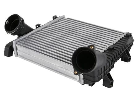 Intercooler de radiateur gauche. Porsche 955 Cayenne Turbo 4.5L 2003-2006 - 95511080300, 95511080400, 8ML376723471, 8ML376723481, 95511080301, 95511080401, 7L0.145.803.E, 7L0145803E, 7L6.145.803E, 7L6145803E, 95511080402, 95514580301 - IR22002