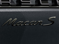 Insigne arrière MACAN S, en Noir (mat). Porsche Macan II / Macan II S - 95B044815710K1, 95B04481571 Insigne arrière MACAN S, en Noir (mat). Porsche Macan II / Macan II S - 95B044815710K1, 95B04481571