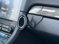 Smartphonehouder/oplader voor het dashboardkastje. Porsche 991 / 981 / 718 - SQ0303313, SQ7787533R