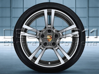 Jantes en alliage 19' Turbo II et pneus d'hiver d'origine Porsche pour 997.2 C4 / C4S - 99704460101, 99704460102 Jantes en alliage 19' Turbo II et pneus d'hiver d'origine Porsche pour 997.2 C4 / C4S - 99704460101, 99704460102