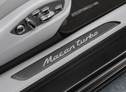 Embellecedores de estribos laterales en carbono con logotipo. porsche macan - 95B04480090, 95B04480091, 95B04480092