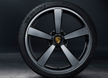 20'/21' 992 (911) Carrera Exclusive Design lichtmetalen velgen & zomerbanden Origineel Porsche - 992044660M 20'/21' 992 (911) Carrera Exclusive Design lichtmetalen velgen & zomerbanden Origineel Porsche - 992044660M