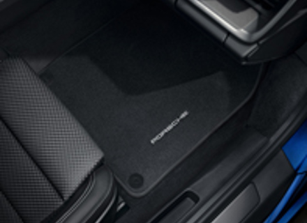 Tapis de sol avec bordure en nubuck. Porsche 992 (911) LHD - 992864435B, 992864435BOG6, 992864435BOH7, 992864435BOS1, 992864435BOS5, 992864435BOU6, 992864435BOX6 Tapis de sol avec bordure en nubuck. Porsche 992 (911) LHD - 992864435B, 992864435BOG6, 992864435BOH7, 992864435BOS1, 992864435BOS5, 992864435BOU6, 992864435BOX6