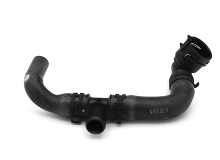 Koelwaterleiding met T-stuk aansluiting. Porsche 95B.1 Macan 2.0L - 95B121049E Koelwaterleiding met T-stuk aansluiting. Porsche 95B.1 Macan 2.0L - 95B121049E