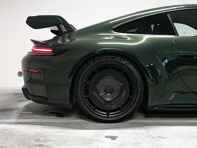 Roue arrière à disque EVO Aero en fibre de carbone. Porsche 992.2 GT3 avec jantes en aluminium.