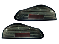 Intermitente LED trasero, contorno negro/cristal ahumado. Porsche 986 Boxster - 98663144504, 98663144604, 00004490067 - EU-74-BOX-R-17 Intermitente LED trasero, contorno negro/cristal ahumado. Porsche 986 Boxster - 98663144504, 98663144604, 00004490067 - EU-74-BOX-R-17