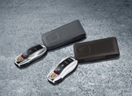 Key pouch in leather. Porsche 991 / 958 Cayenne / 970 Panamera / 981 Boxster/Cayman / Macan / 718 Boxster/Cayman - 97004400040, 97004400041, 97004400042, 97004400043, 97004400044, 97004400045, 97004400046, 97004400047, 97004400048, 97004400049, 97004400050, 97004400051, 97004400052