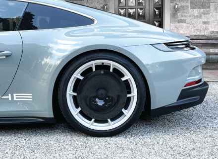 EVO Aero Scheibenrad hinten aus Carbonfaser für Magnesiumfelgen. Porsche 992 ST
