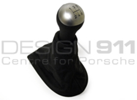 Cuir de changement de vitesse avec poignée en alliage. Porsche 986 Boxster - 986424981058YR, 98642498105VRJ, 98642498105B50 Cuir de changement de vitesse avec poignée en alliage. Porsche 986 Boxster - 986424981058YR, 98642498105VRJ, 98642498105B50