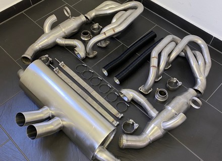 Sportuitlaat middenuitgang GT-pijpen met spruitstuksysteem MET verwarming. Porsche 964 - 96411104205, 96411321316, 96411321315, 96411104504, 96411104502, 96411104605, 96421104004, 96421103905, 96421103932