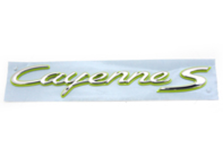 Insignia 'CAYENNE S' en cromo y verde ácido en la tapa trasera para Porsche 958 Cayenne S HYBRID - 95855967551, 95855967550