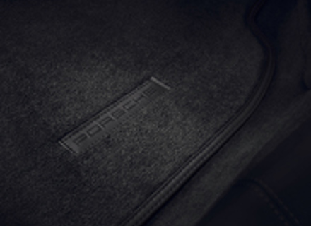 Tappetini con rivestimento in pelle. Porsche 718 (982) Boxster Spyder / Cayman GT4 Auto con guida a sinistra - 99104480182 Tappetini con rivestimento in pelle. Porsche 718 (982) Boxster Spyder / Cayman GT4 Auto con guida a sinistra - 99104480182