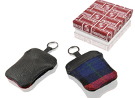 Sleuteletui in rode Schotse ruit met Porsche embleem in reliëf - PCG91110010