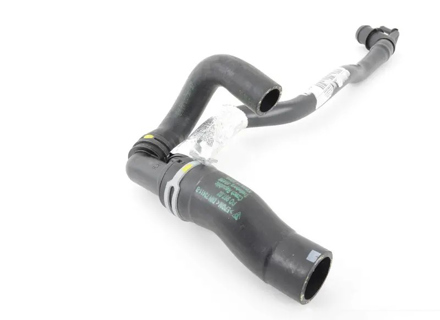 Tubo di ingresso della pompa dell'acqua. Porsche 997Carrera - 99710685001 Tubo di ingresso della pompa dell'acqua. Porsche 997Carrera - 99710685001