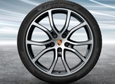 21' Design esclusivo Cayenne in nero (lucido) Cerchi in lega leggera e pneumatici invernali Porsche originali - 9Y0044610L 21' Design esclusivo Cayenne in nero (lucido) Cerchi in lega leggera e pneumatici invernali Porsche originali - 9Y0044610L