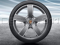 20' 991.2 C4 / C4S 'Carrera Sport' Lichtmetalen Velgen & Banden Origineel Porsche - 99104460352 20' 991.2 C4 / C4S 'Carrera Sport' Lichtmetalen Velgen & Banden Origineel Porsche - 99104460352
