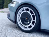 Aero disc achterwiel van koolstofvezel voor magnesiumwiel. Porsche 992 ST Aero disc achterwiel van koolstofvezel voor magnesiumwiel. Porsche 992 ST